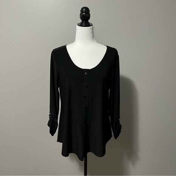 Pretty Women Henley Black 3/4 Sleeve Rounded Hem Top - Picture 3 of 11